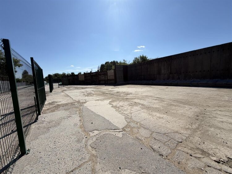 Hardstanding yard spaces for sale in Bristol ranging from 3,868 to 21,065 sq ft Photo 6