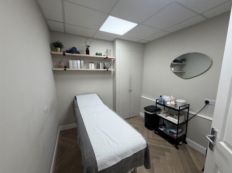 Prominent shop/salon for sale on North Street in Bedminster, Bristol, 870 ft² with treatment rooms. Photo 6