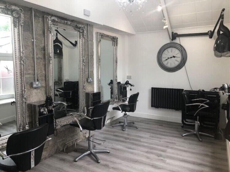 Prime Investment Opportunity: Freehold Hair Salon in St Cleer, Liskeard Photo 6