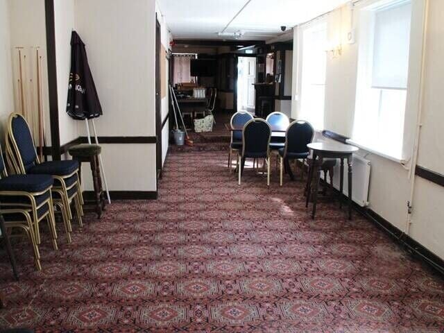 Joiners Arms Public House in Swansea: Spacious Bar Areas, 3-Bedroom Accommodation, Large Gardens Photo 6