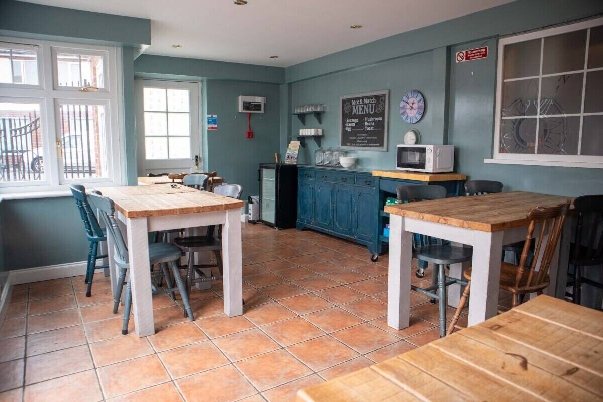 Essex Property: Six Bedroom Guest House & Three Bedroom Family Home in Central Colchester Photo 6