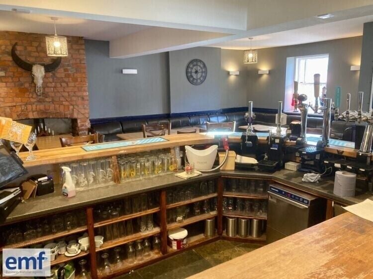 Prime Commercial Investment Property in Thriving Honiton, Devon - Substantial Site with Bar, Restau Photo 5