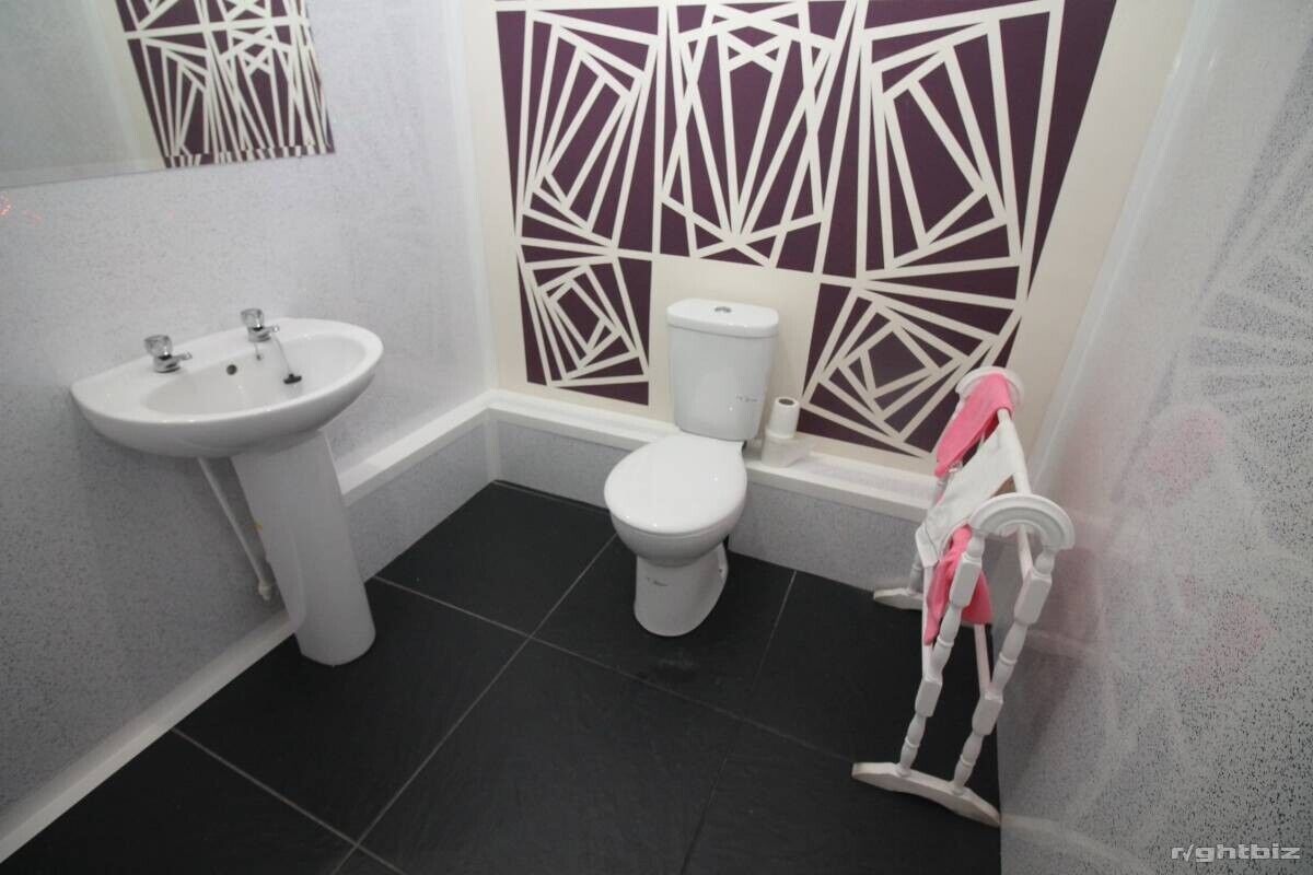 Spacious Four-Floor Commercial Property in Heart of Urmston Town Centre Photo 6