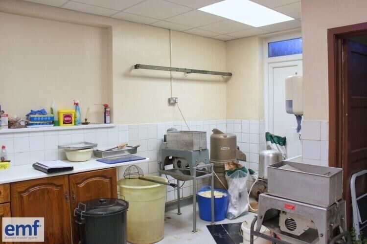 Spacious Freehold Property with Fish & Chip Shop, Flat, and Let Unit in Beccles, Suffolk Photo 6