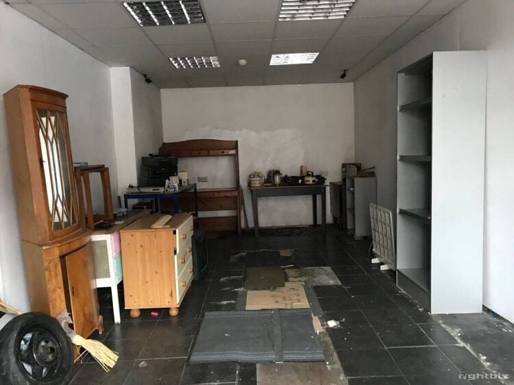 Spacious Vacant Newsagent Building in Tyldesley, Manchester, Boasting 3 Bedrooms and Garage Photo 6