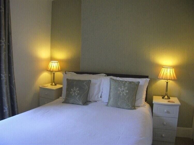 Prime Investment Opportunity: Freehold Property with Tea Rooms and B&B in Harrogate Photo 6