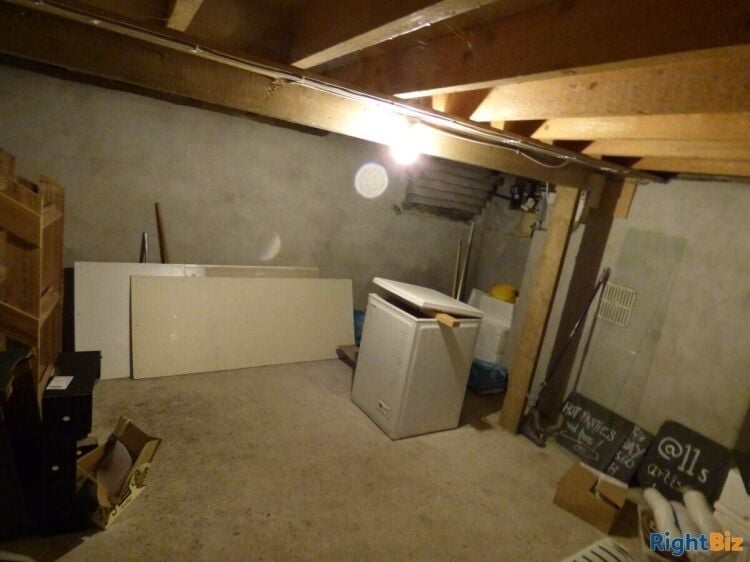 Prime Trading Position Freehold Shop in Kingsbridge Devon with Vacant Possession Photo 6