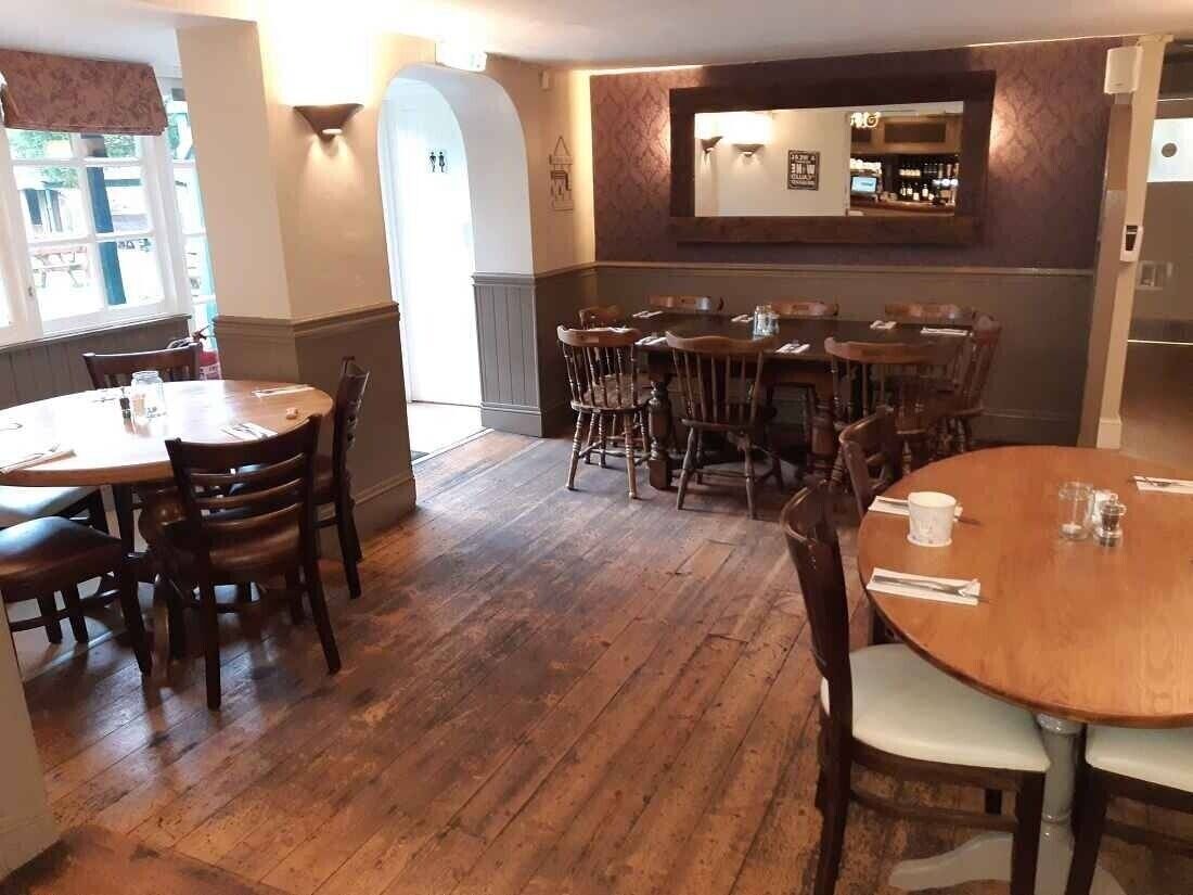 Freehold Freehouse with Accommodation in Charming Berkshire Village Photo 6