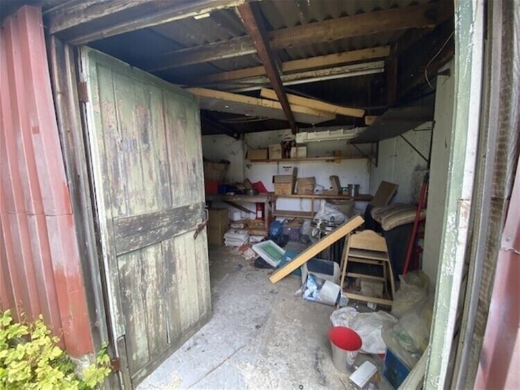 Berkshire Commercial Property with Conversion Potential in Prominent Market Town Photo 6