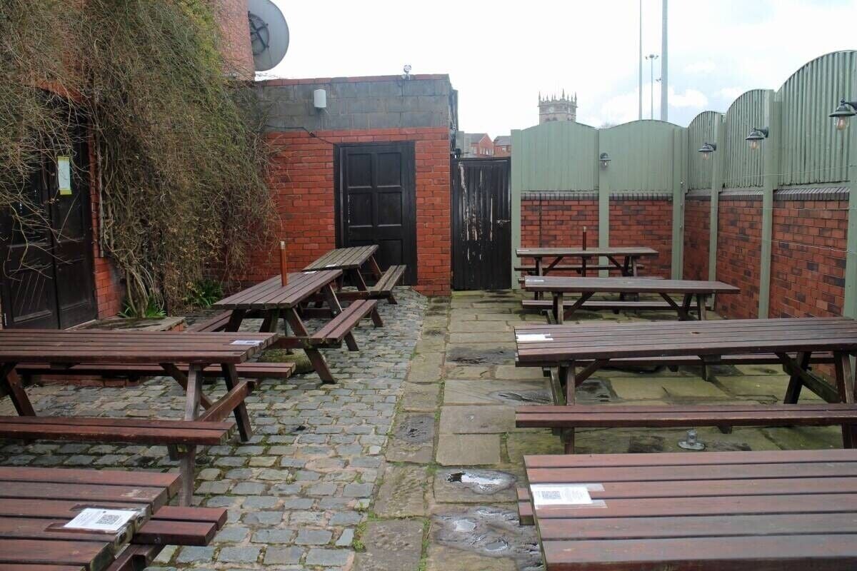 Characterful Property in Wigan Town Centre, Huge Potential with 8-bed Accommodation Photo 7
