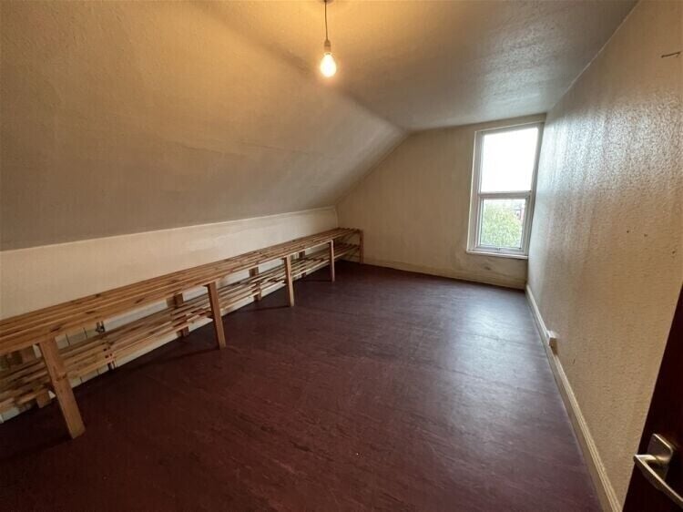 Prime Location Vacant Shop Unit Available for Sale in Leeds Photo 7