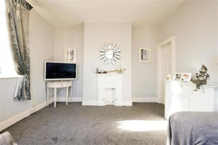 Prime Leeds Investment Property with Mixed Use Tenants for Sale Photo 7