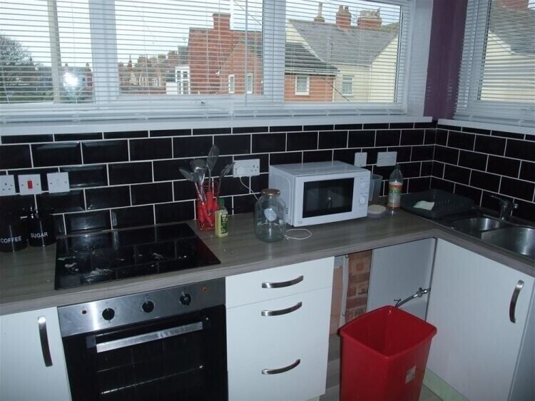 Prime Seaside Commercial Property in Withernsea, Former Cafe, Ideal for Various Uses Photo 7