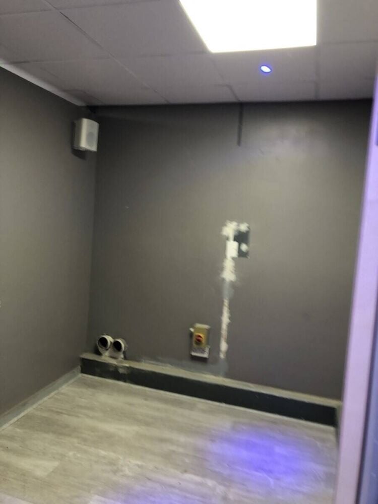 Leasehold Retail Shop Available Immediately in Freckleton, Lancashire - Former Tanning Studio, No P Photo 7