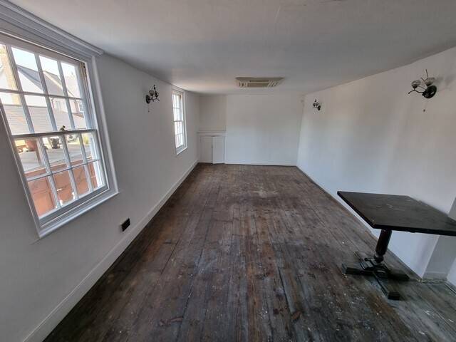 Spacious Mixed-Use Commercial Property in Great Baddow Essex Photo 7
