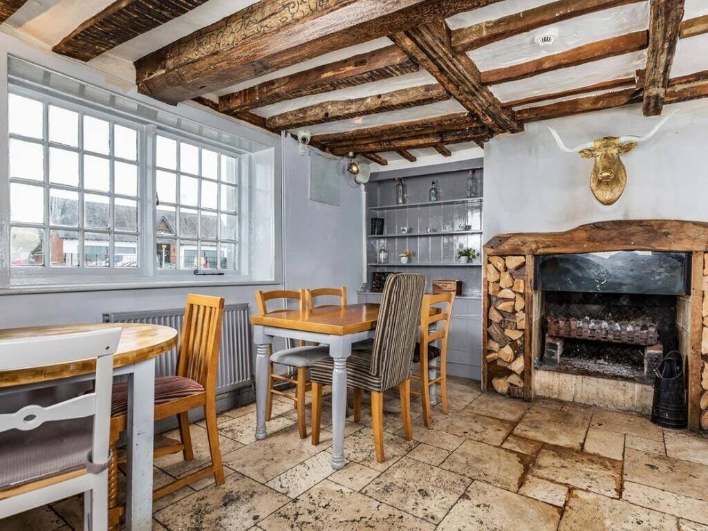 17th Century Freehold Country Pub in Barton le Clay, Bedfordshire with High Trade Potential Photo 6