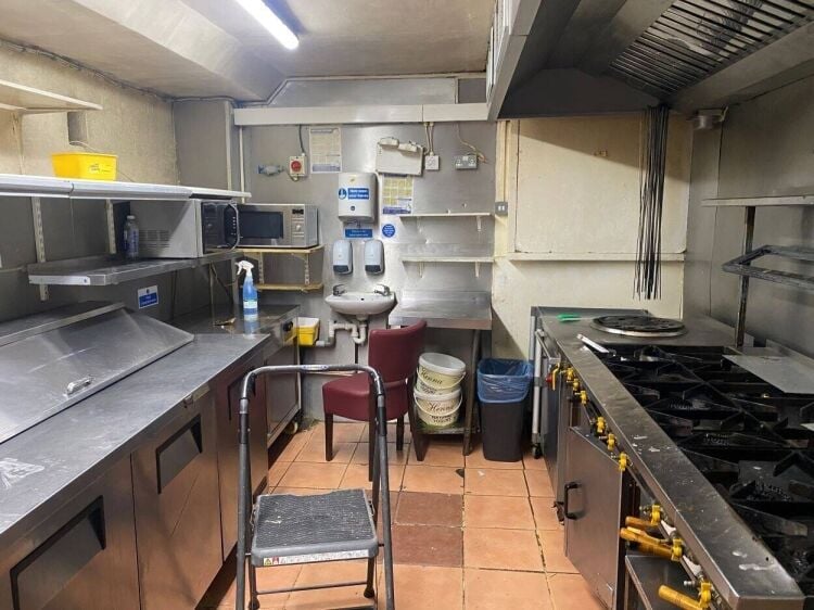 Prime Ground Floor Commercial Property in Reading for Investment Opportunity Photo 7