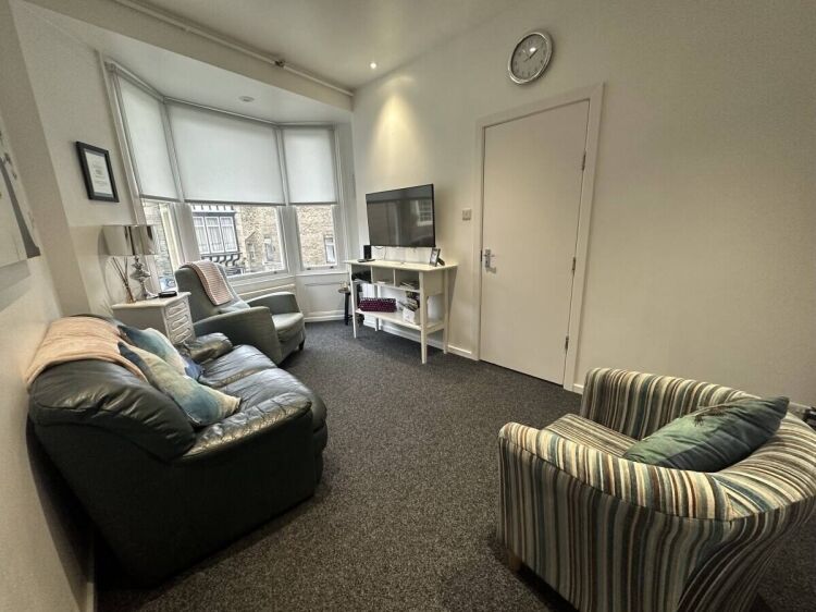 Dual Income Commercial Property with Apartment in Buxton, Near Peak District Photo 7