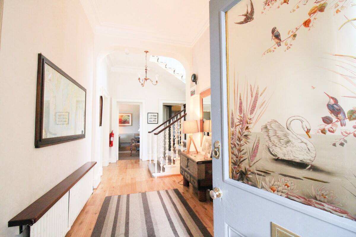 Victorian Villa with 8 Letting Rooms and Owner's Apartment on Thriving Scottish Island Photo 7