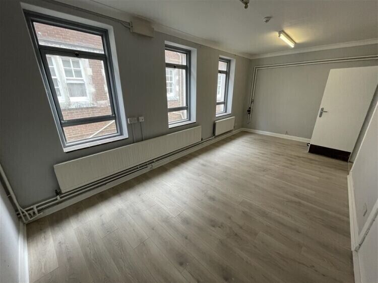 Large Offices To Let For Sale in Newton Abbot Photo 6