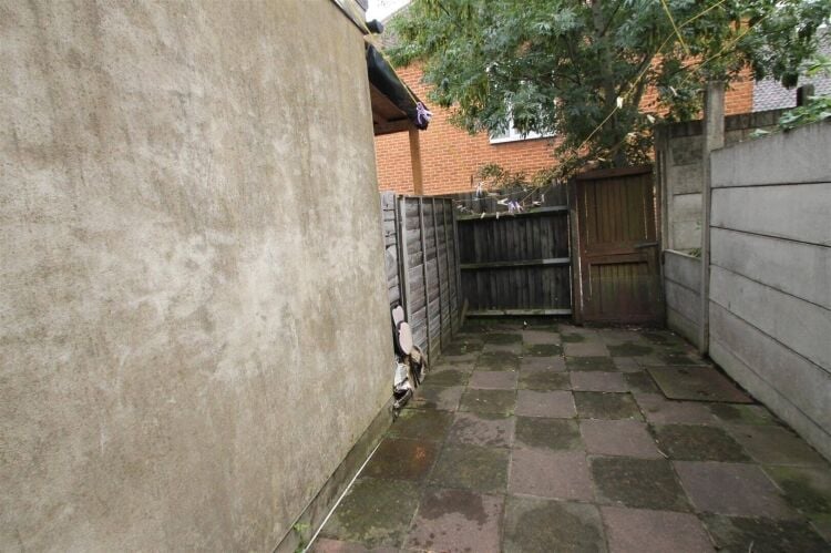 Prime Retail Freehold for Sale on Sheaveshill Avenue, London, NW9 Photo 7