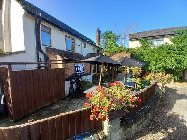 Charming Gloucestershire Pub & Restaurant with Lakeside Gardens and Owners Accommodation For Sale Photo 7