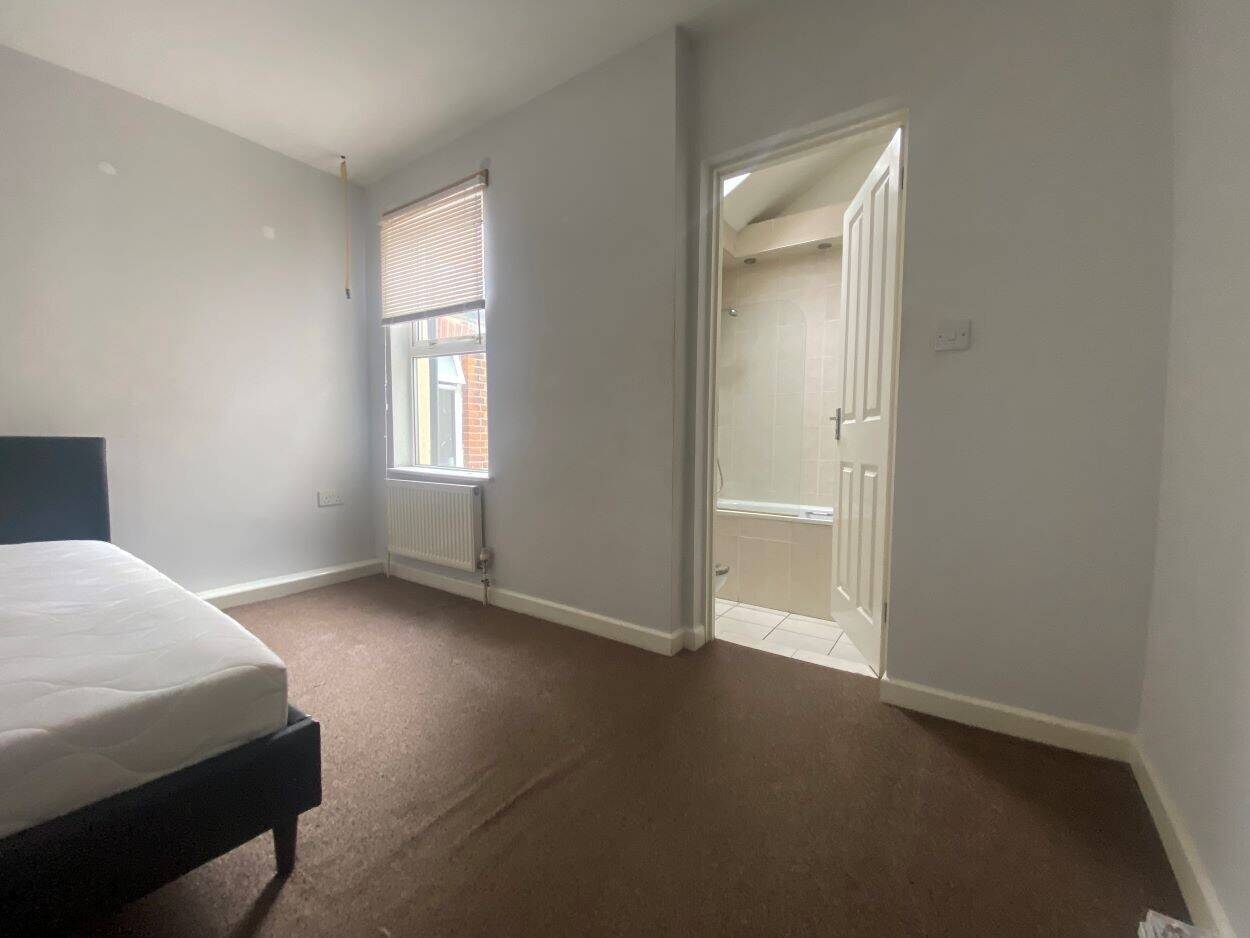 Prime Freehold Commercial Property with Development Potential on Caversham Road, Reading Photo 7