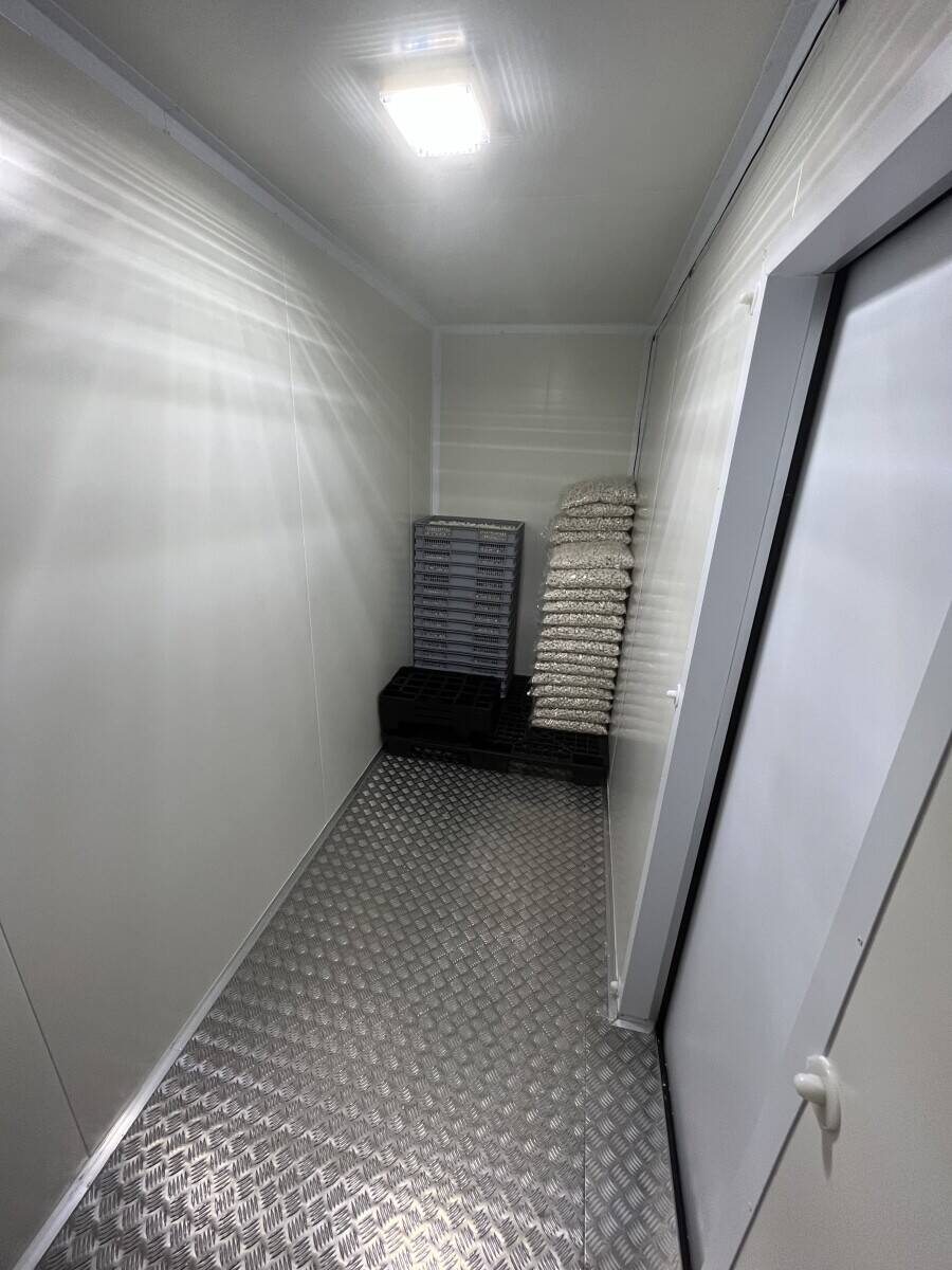 Rent a Warehouse with Cold Storage for Food Production in Hackney, London E8 Photo 7