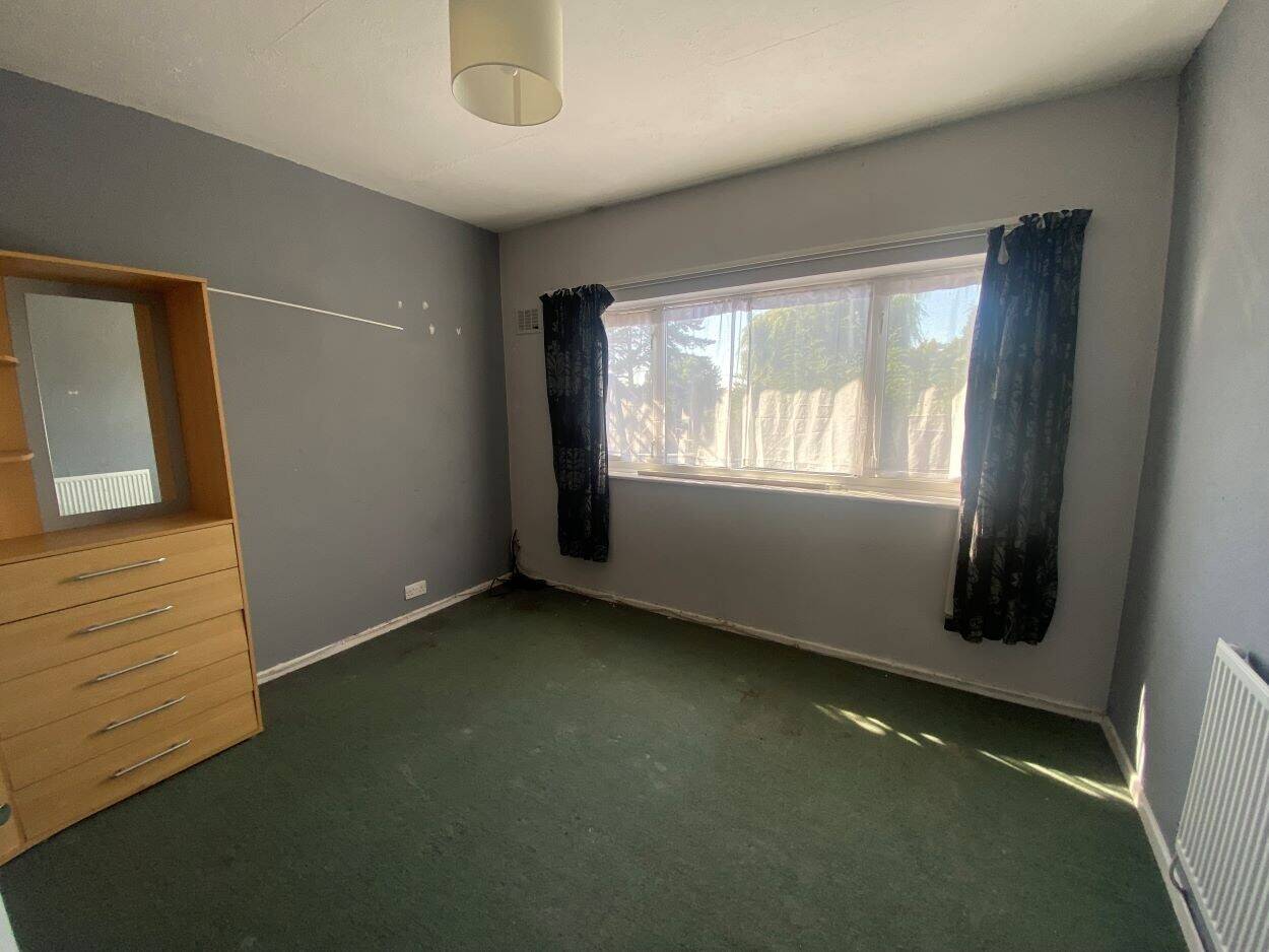High Demand Commercial Mixed-Use Property in Reading, Berkshire with Ample Parking Photo 7