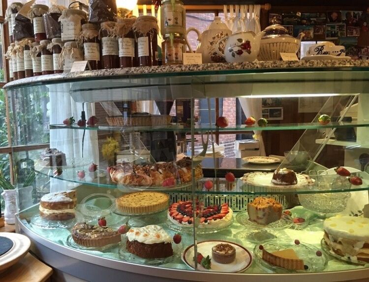Prominent Tea Rooms in Newark on Trent Nottinghamshire, Leasehold Option Available Photo 7