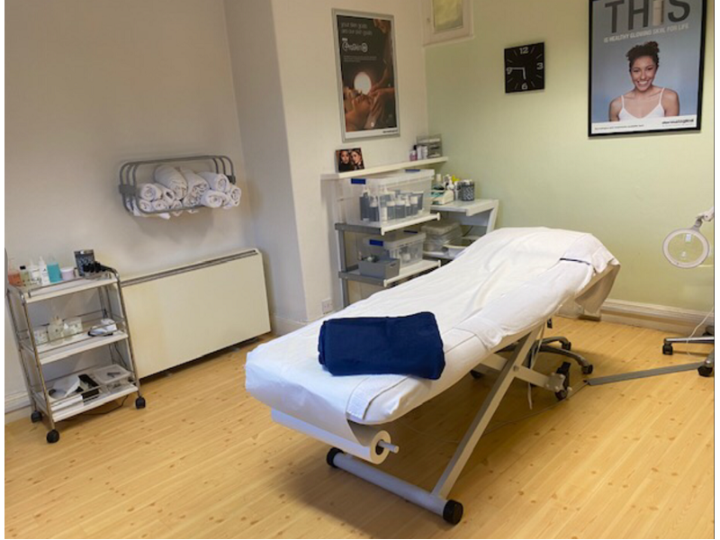 Prime Location Beauty Salon in Oxford with Loyal Client Base for Sale Photo 7
