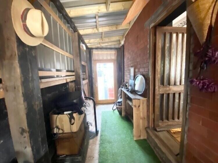 Freehold Commercial Property in Earlsdon, Coventry with Barber Shop and 4 Bedroom Accommodation Photo 7