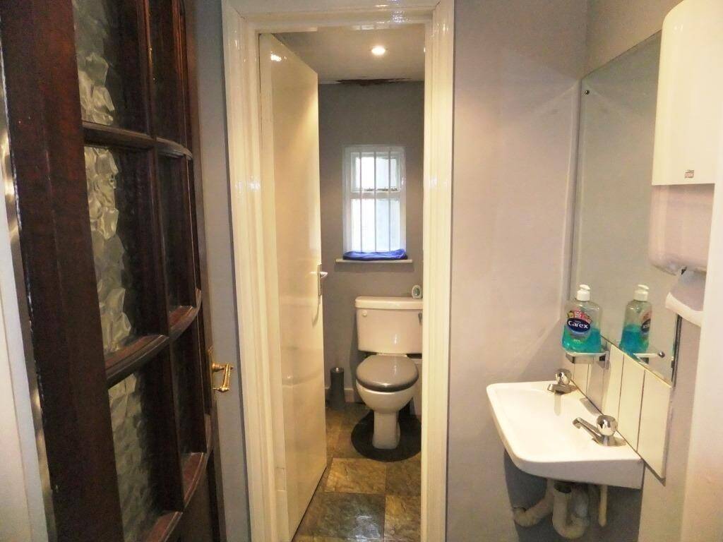 Spacious Fully-Fitted Hairdressing Premises Available for Lease in Busy Reading Location Photo 7