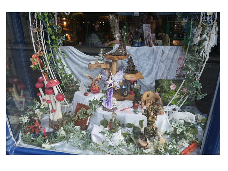 Charming Gift Shop Wildwood in Glastonbury Somerset Up for Sale Photo 7