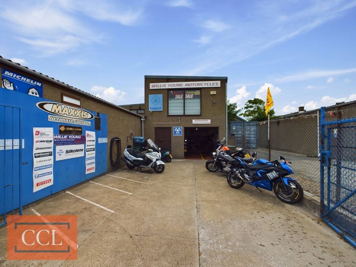 Prime Commercial Property in Elgin Moray, 320 sqm Versatile Space with Ample Parking Photo 7