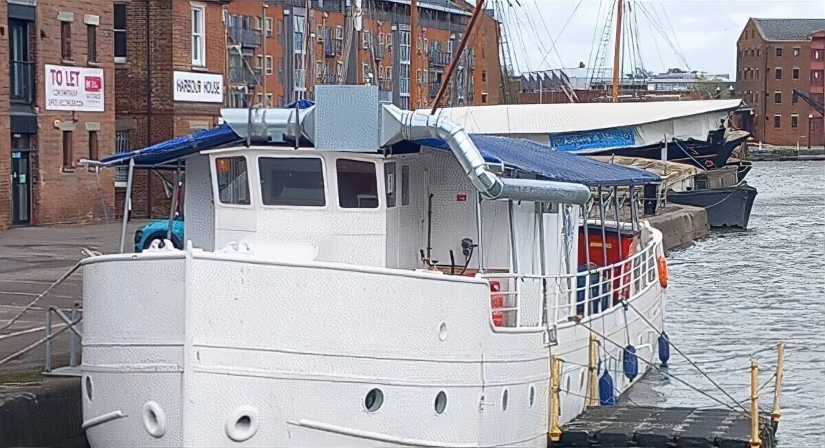 Unique Opportunity: Floating Cafe Bistro, Fully Equipped, Ready to Operate in Historic Gloucester Qu Photo 7