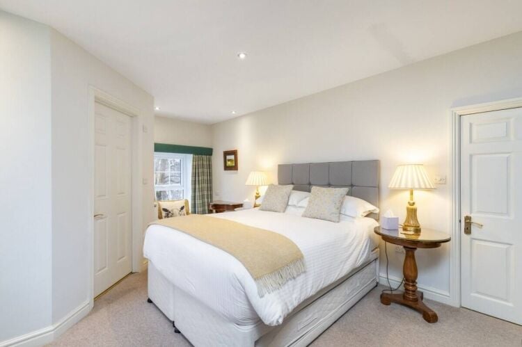 18th Century Luxury B&B, Detached Cottage, and Paddock in North Yorkshire for Sale Photo 7