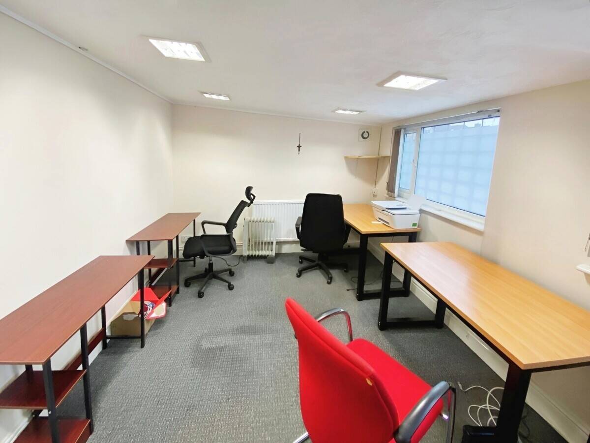Prime Office Space for Lease on Wokingham Road, Reading - Immediate Availability Photo 7