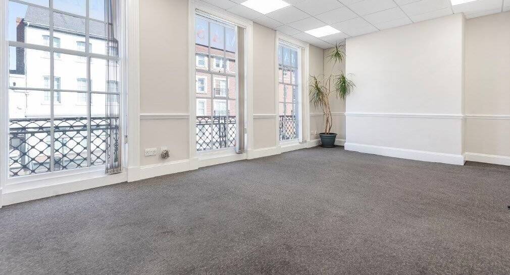 Versatile Freehold Office/Development Property in Prime London Street, Reading Location Photo 7