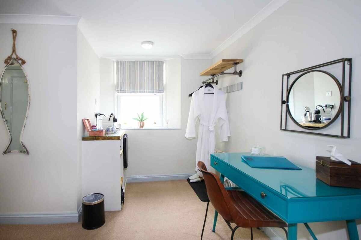 Turnkey Opportunity: Luxurious 5-Star Guest House in Tranquil Torquay Devon Photo 7