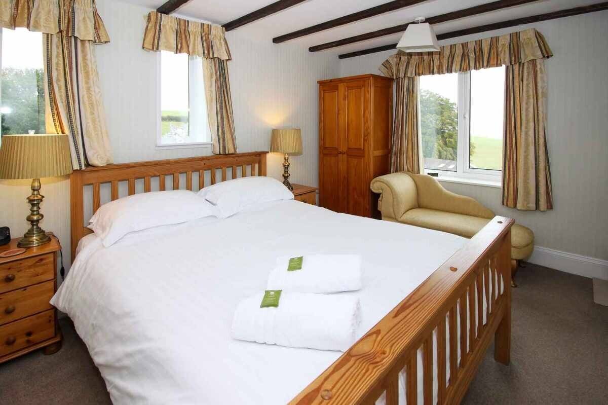 Guest House with Seven Letting Rooms and Two Luxury Apartments in Brixham Devon Photo 7