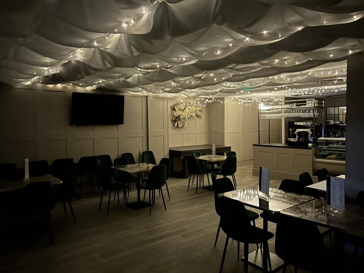 Thriving family-friendly coffee shop with soft play and venue hire in bustling Brentwood location Photo 7