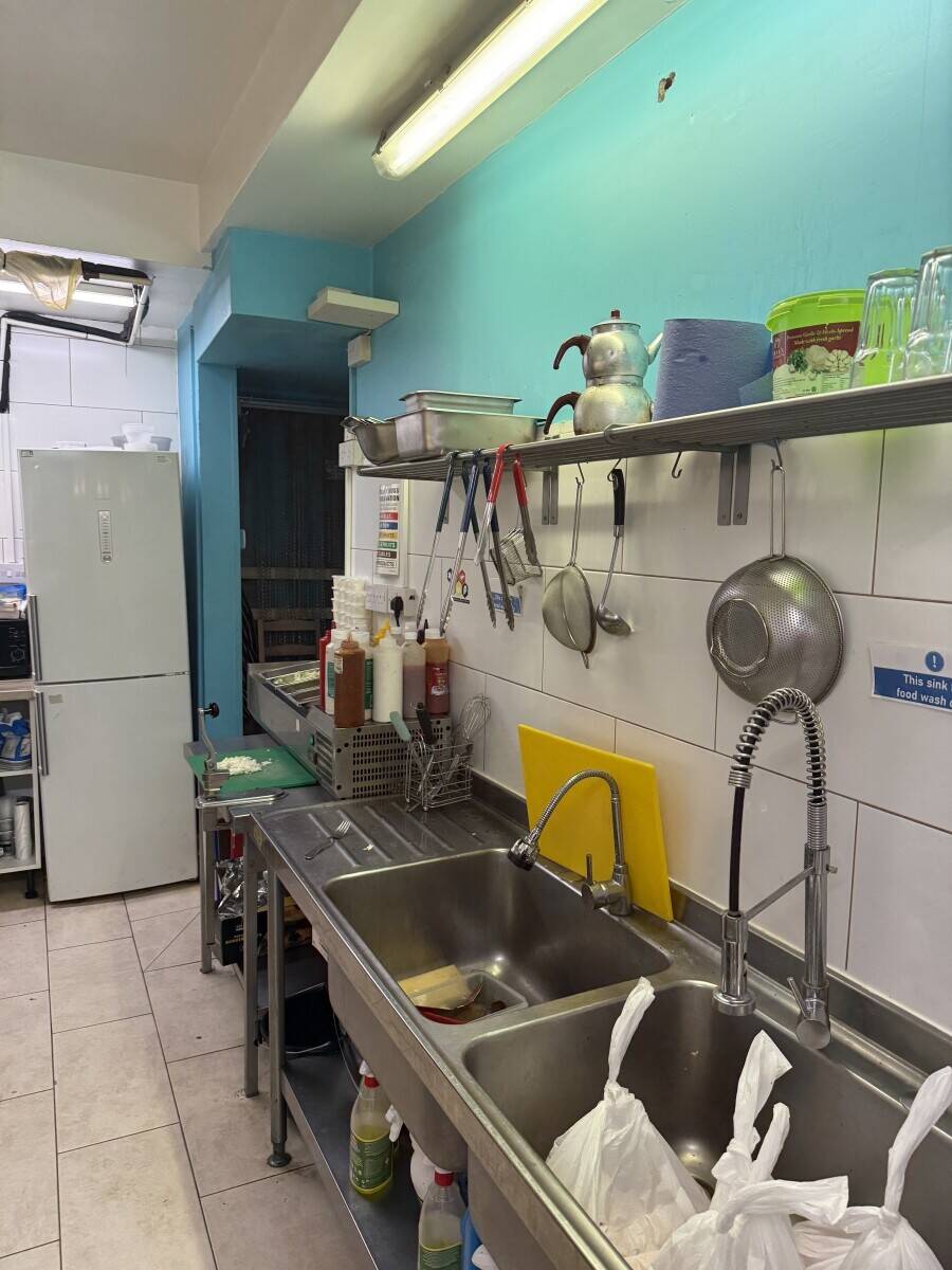 Prime Commercial Property with Thriving Pizza Business in Worksop Nottinghamshire for Sale! Photo 7