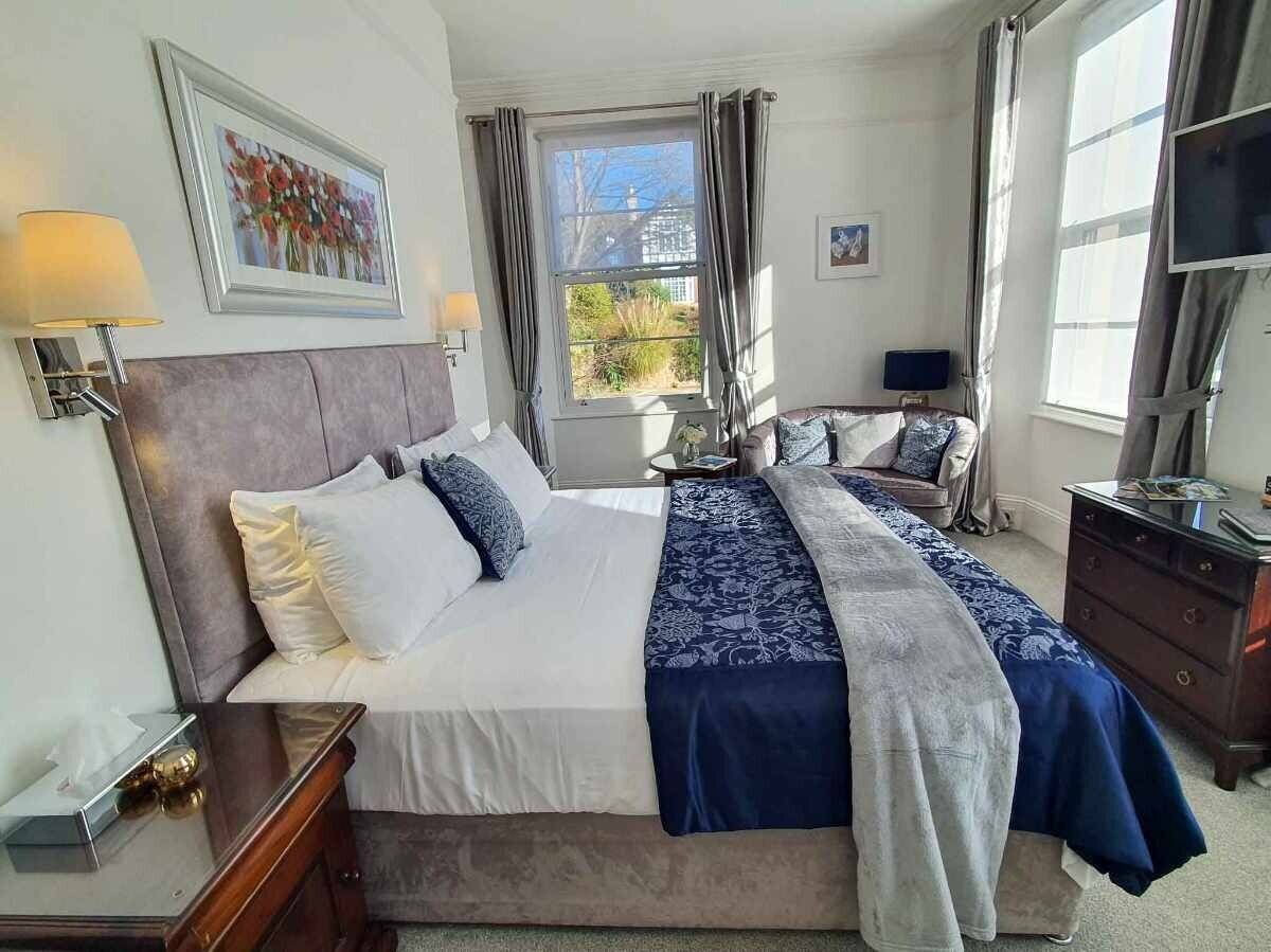 Stunning 17-Bedroom Boutique Hotel in Prime Torquay Location, Close to Harbour and Beach Photo 7