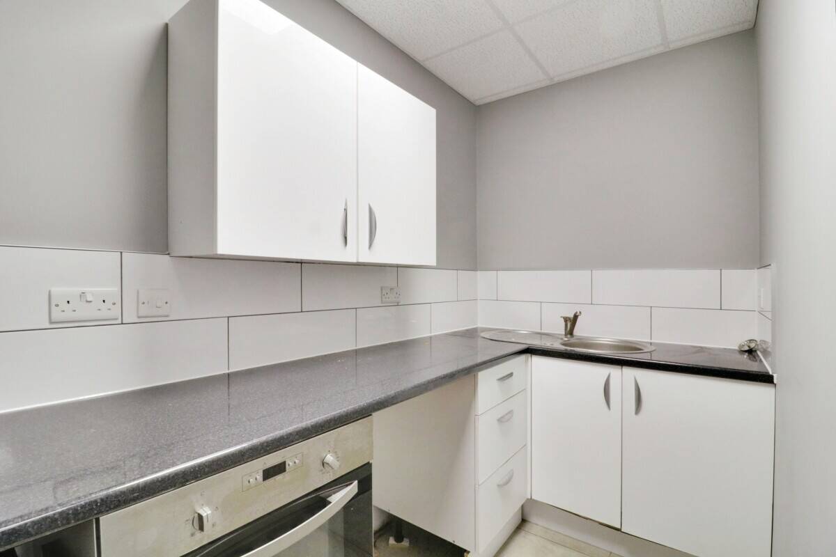 MODERN OFFICE - HIGH ROAD, BENFLEET Photo 7
