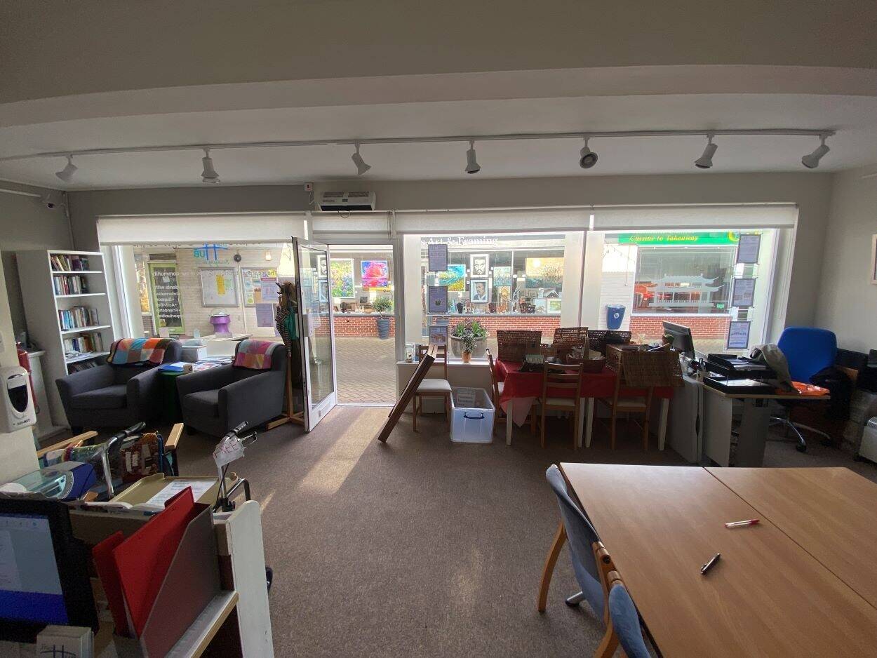 Spacious Commercial Premises To Let in Goring On Thames in Shopping Arcade Photo 7