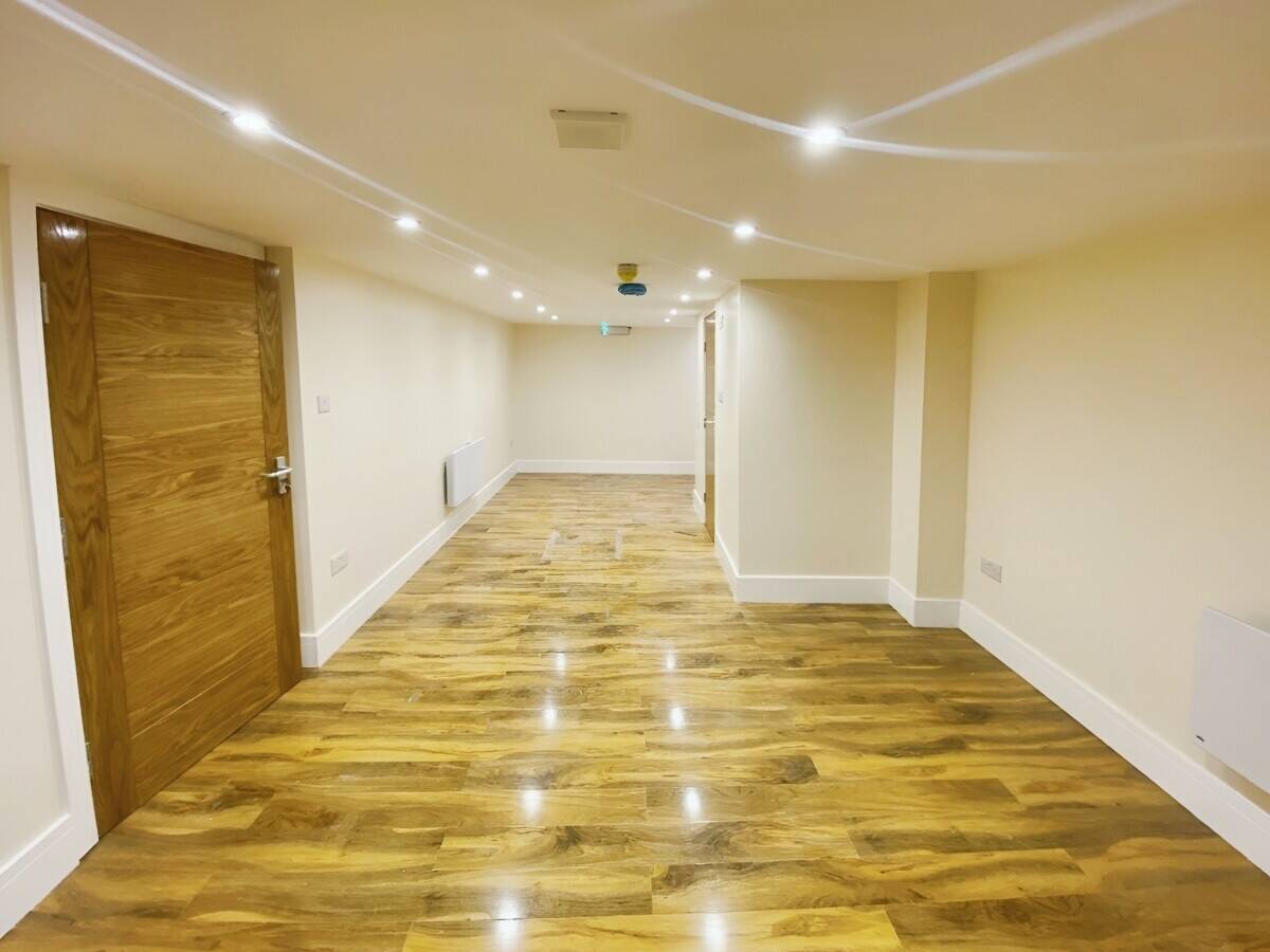 Refurbished Motor Showroom and Workshop To Let in Reading, 37 Erleigh Road - Available Immediately Photo 7