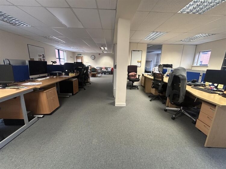 Modern Open-Plan First Floor Offices with Parking in Bristol Photo 7