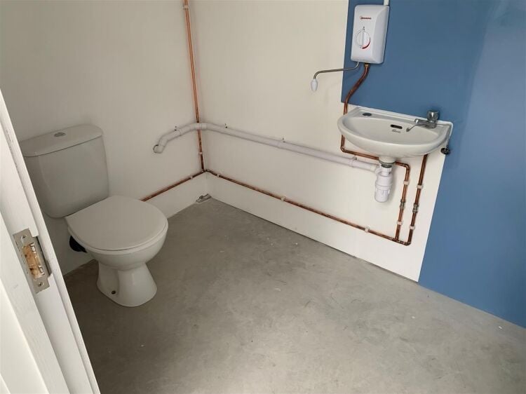 Brand new industrial unit of approximately 1,520 sq ft located on clothier road, brislington. the unit is arranged as an open plan workshop with toile Photo 7
