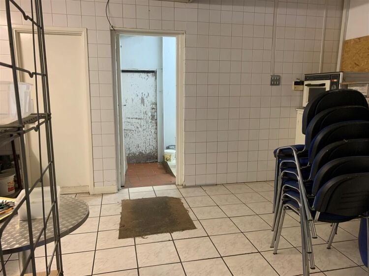 Prime Location Takeaway Shop for Rent on Bustling Filton Road, Bristol Photo 7